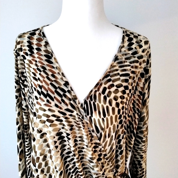 Wrap around animal print top, size XL - Picture 2 of 11